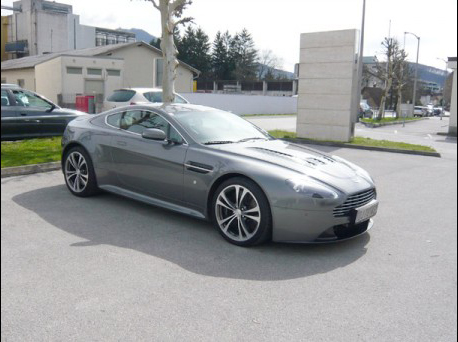 Aston Martin V12 Vantage, foto 2