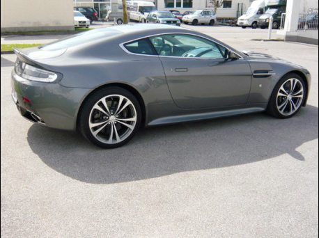 Aston Martin V12 Vantage, foto 2